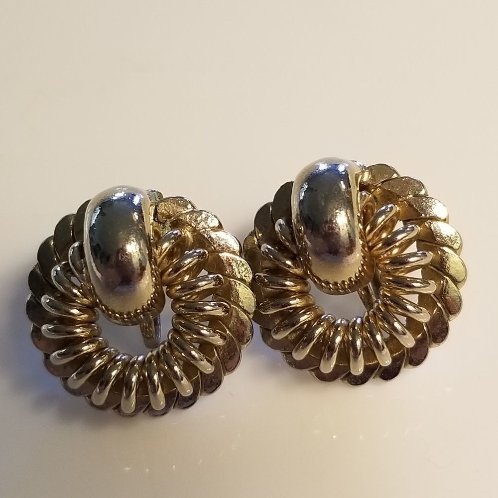 Vintage gold tone earrings